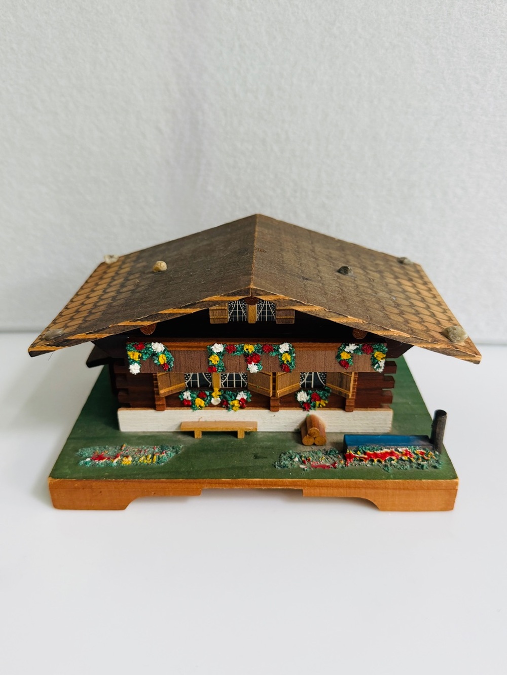 Vintage Swiss Chalet Music trinket Box MAPSA wooden Edelweiss hand-painted 1960s